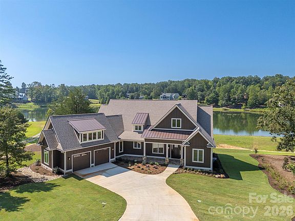 2nd image of 978 Mapleton Ln