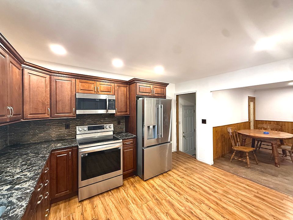 1st image of 35 Forest Ave Floor 1