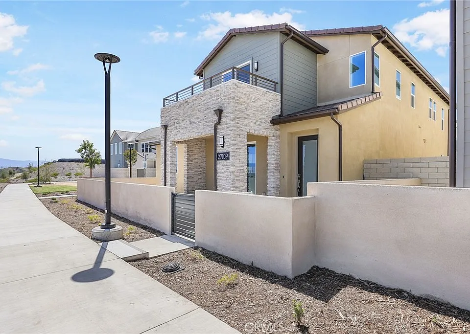 27109 Tamarack Ln
