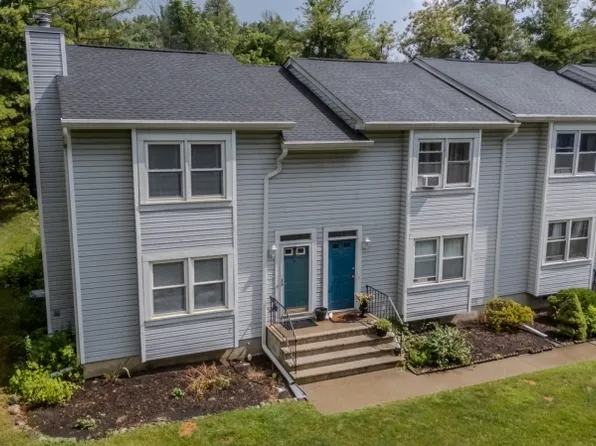 50 Village Dr, Hamburg Boro, NJ 07419