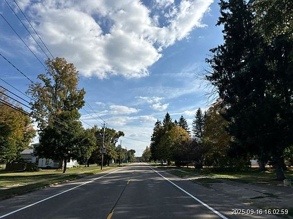 Exterior Neighborhood (street photo)