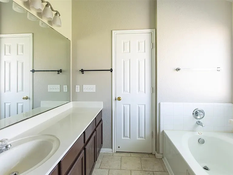 9005 Boone Dr — Photo 8