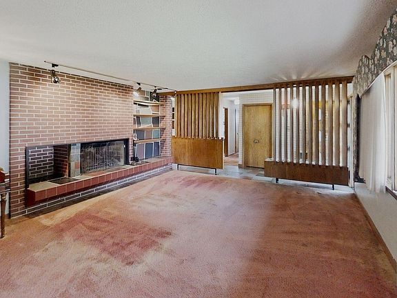 5th image of 208 Oak St