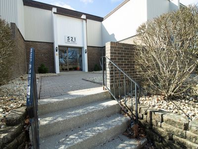 521 73rd St APT 104, Downers Grove, IL, 60516