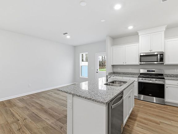 Hemingway 6 - Kitchen open to Dining Space for Easy Entertaining or Family Dinners