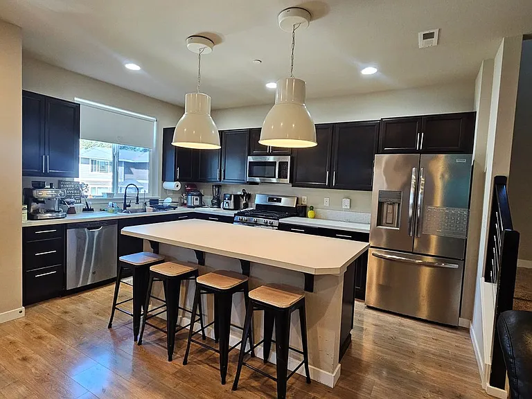 2444 Seringa Ave — Photo 3