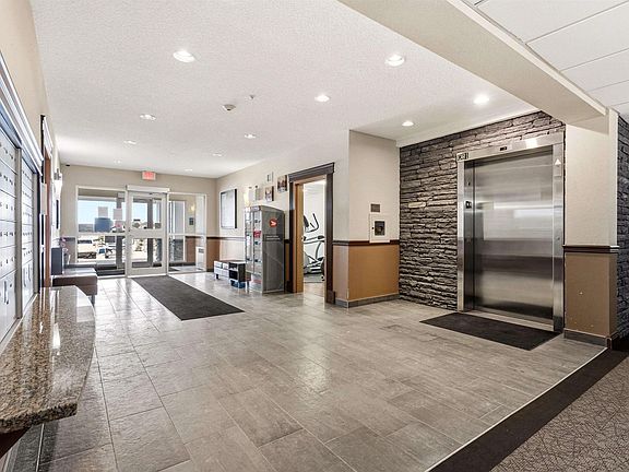 4th image of 4 Augustine Cres #2302