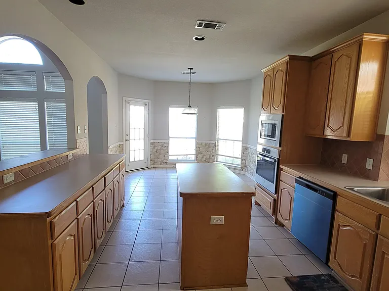 5400 Meadow Valley Dr — Photo 14