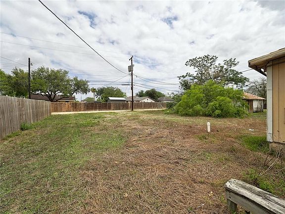 4th image of 1106 E Huisache Ave