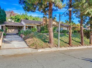 425 Meadows Dr, Glendale, CA 91202
