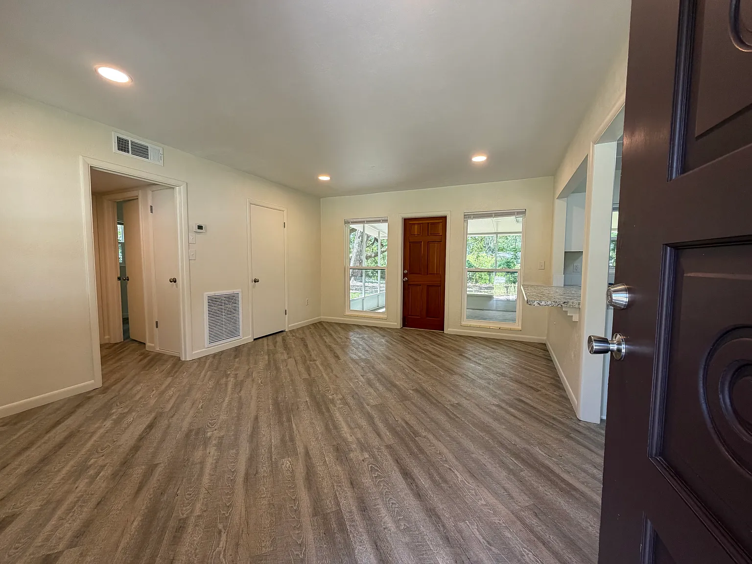 2 bed, 1084 sqft, $1,500 — Photo 2