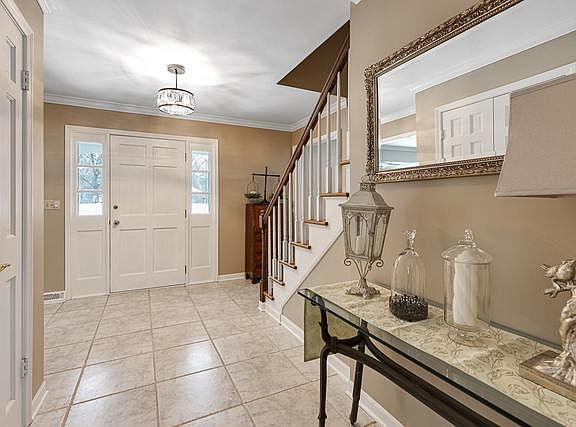 4th image of 39W089 Glen Oak Ln