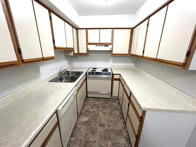 Thornridge Apartments — Photo 39