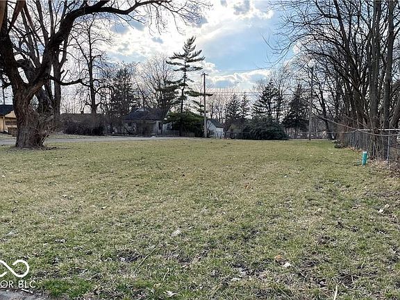 2nd image of 2215 Locust St