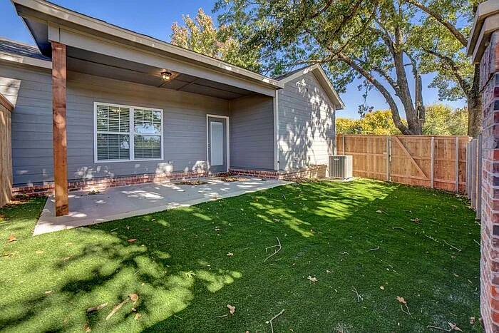 2421 W Imperial Ct — Photo 35