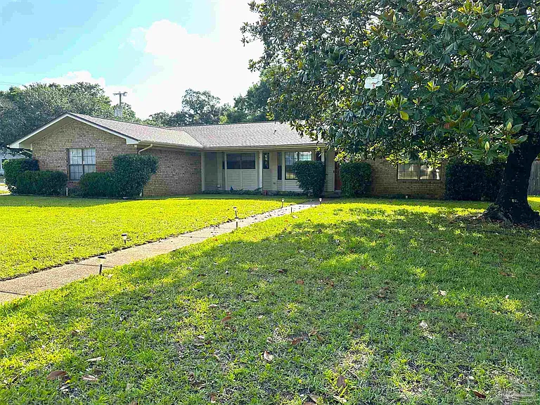 304 Arabian Dr — Photo 3