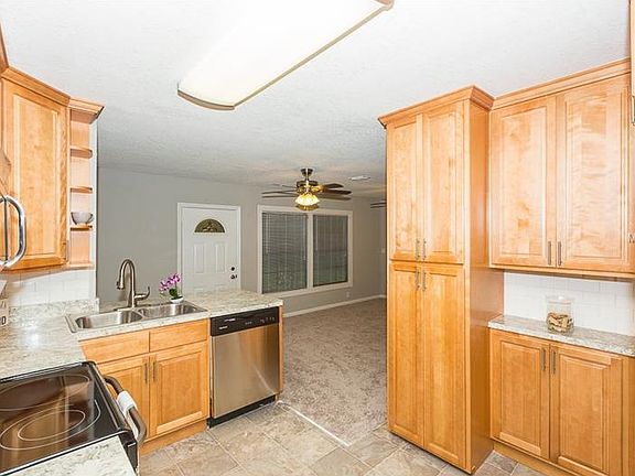 5th image of 1023 Janet Dr