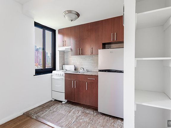 5th image of 207 E 27th St Ph B