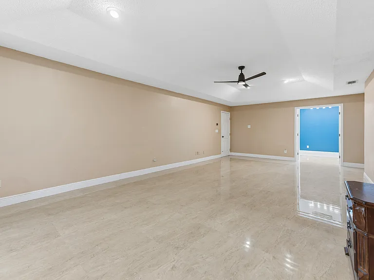 6513 Thoroughbred Loop — Photo 33