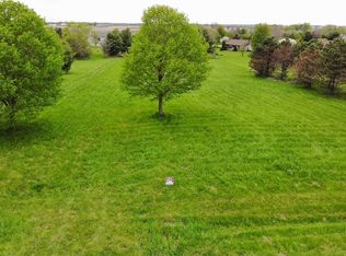 E Pine Cir, Genoa, IL 60135