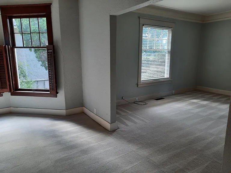 145 S Franklin Ave #B — Photo 6
