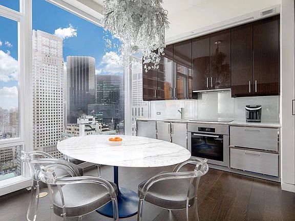 2nd image of 20 W 53rd St #31B