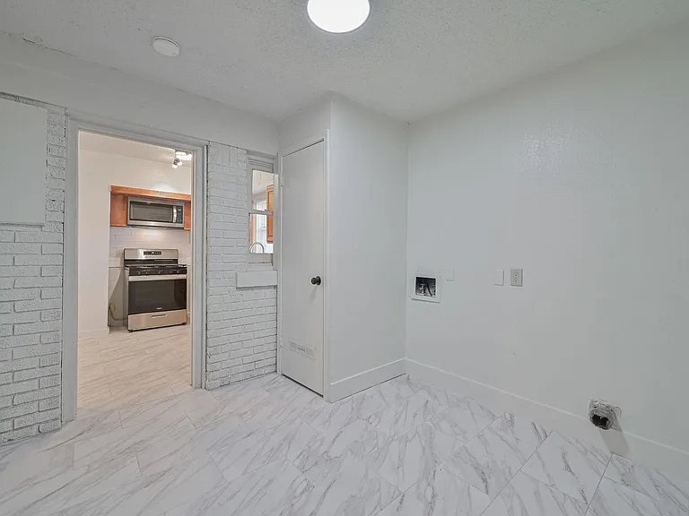 1805 NW 29th St — Photo 22