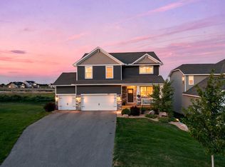 1723 August Dr, Shakopee, MN 55379