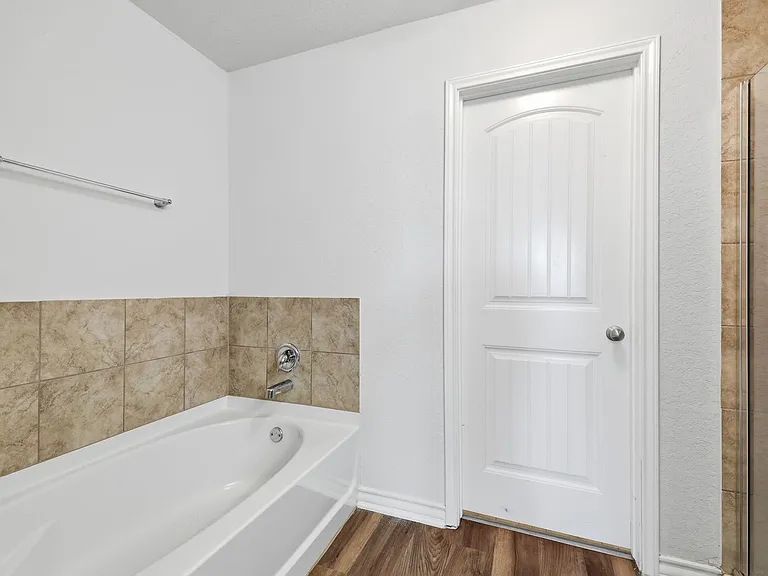 2818 Davis Trce — Photo 16