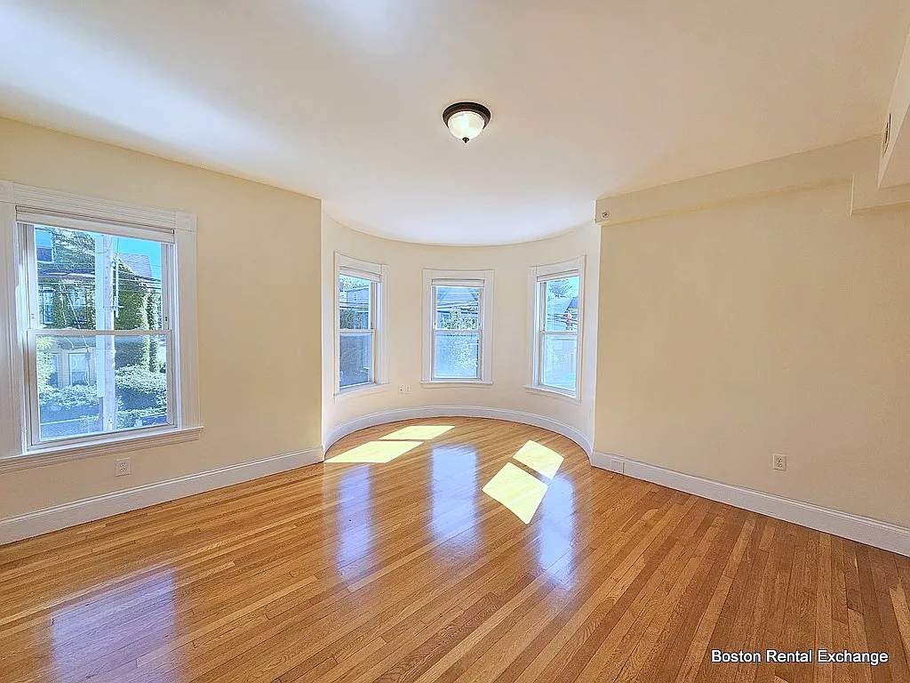 3 bed, 1800 sqft, $4,000 — Photo 1