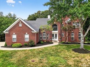 631 Dartmouth Crest Dr, Ballwin, MO 63011