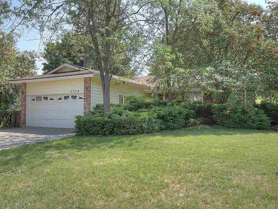 1st image of 2704 E 40th Ave