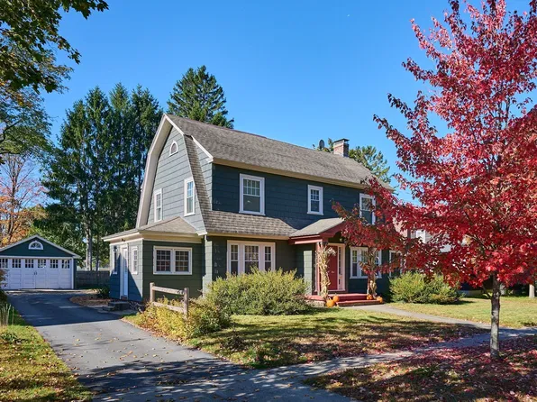 84 High St, Turners Falls, MA 01376