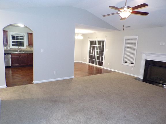 3rd image of 147 Cavalier Dr