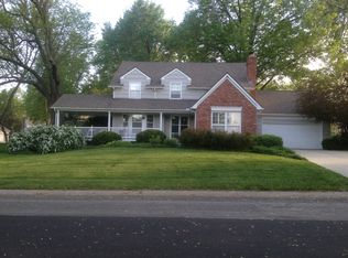 8913 W 104th Ter, Overland Park, KS 66212