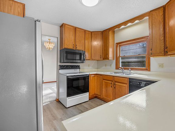 3rd image of 3801 Pebble Ct
