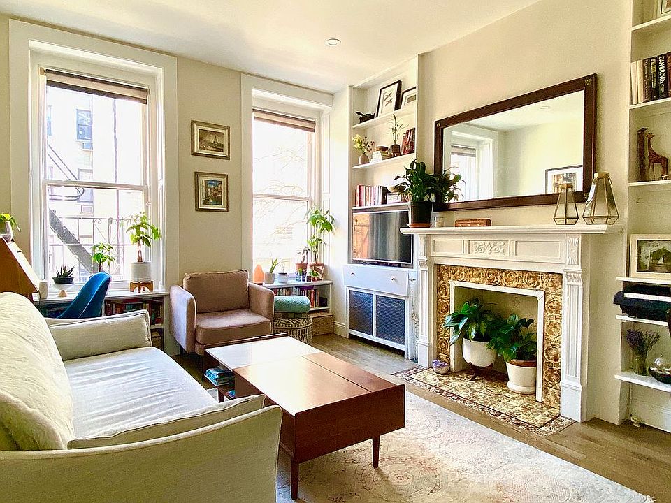 1st image of 264 W 22nd St #7