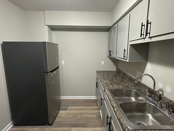 4th image of 201 Lakeshore Dr APT 5