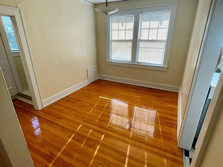 2510 Caldwell Ave S — Photo 5