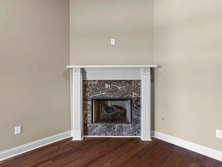 113 Dundee Cv — Photo 31