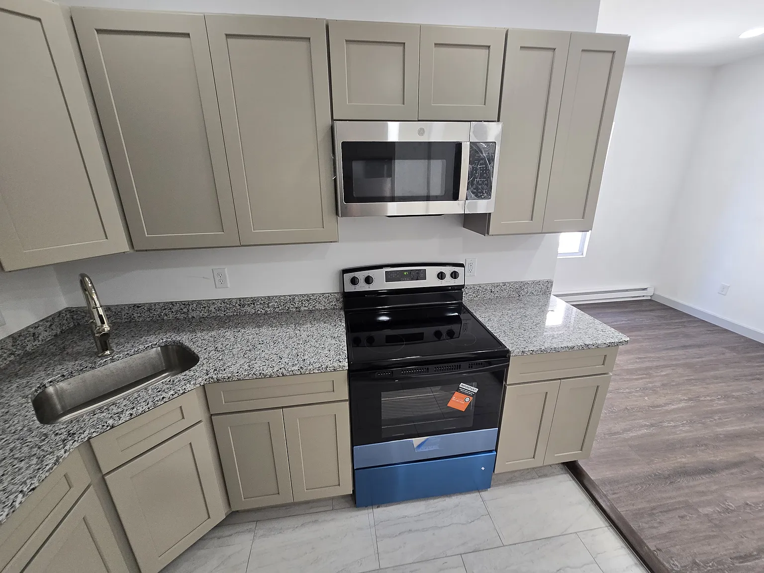2 bed, 1000 sqft, $1,250 — Photo 4