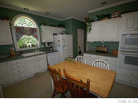 4th image of 126 Candlewood Dr