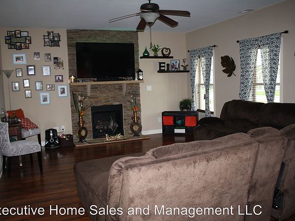 3rd image of 201 E Lake Dr