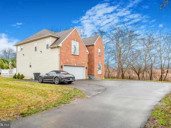 2742 Applehouse Rd, Philadelphia, PA 19114