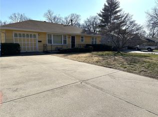 105 NE 77th St, Gladstone, MO 64118