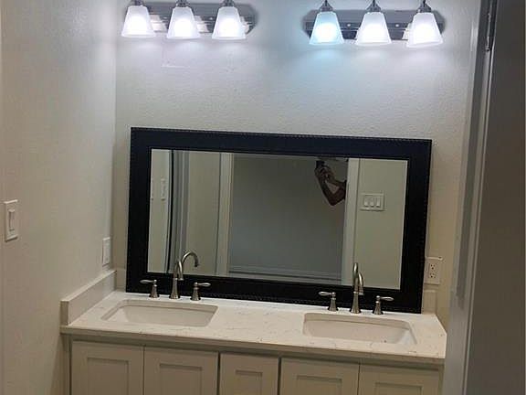 3rd image of 8805 Woodlake Dr