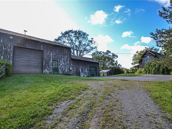 3rd image of 2601 Scottsville Rd