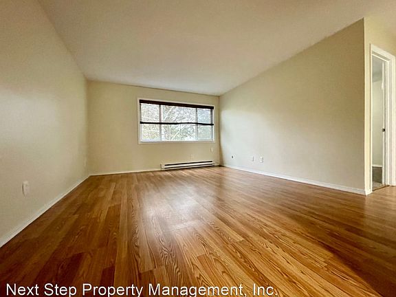 3rd image of 3215 SE Alder Ct APT 2