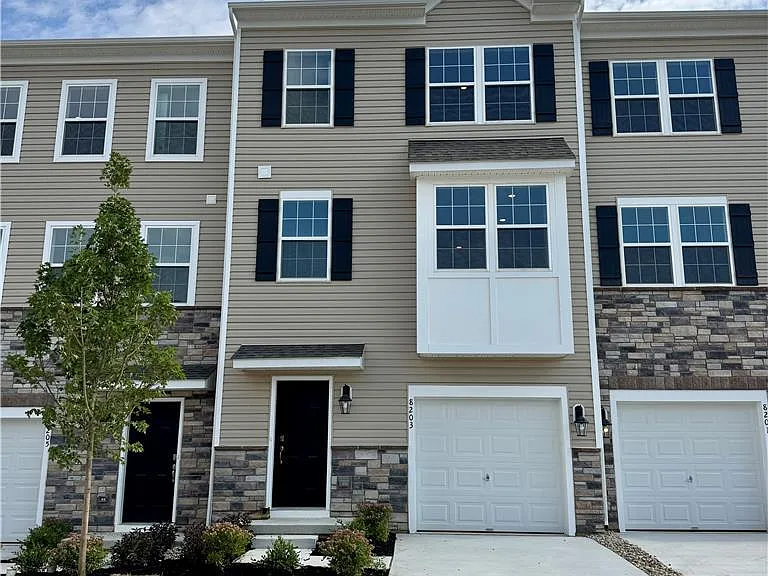8203 Alexander Ct — Photo 1