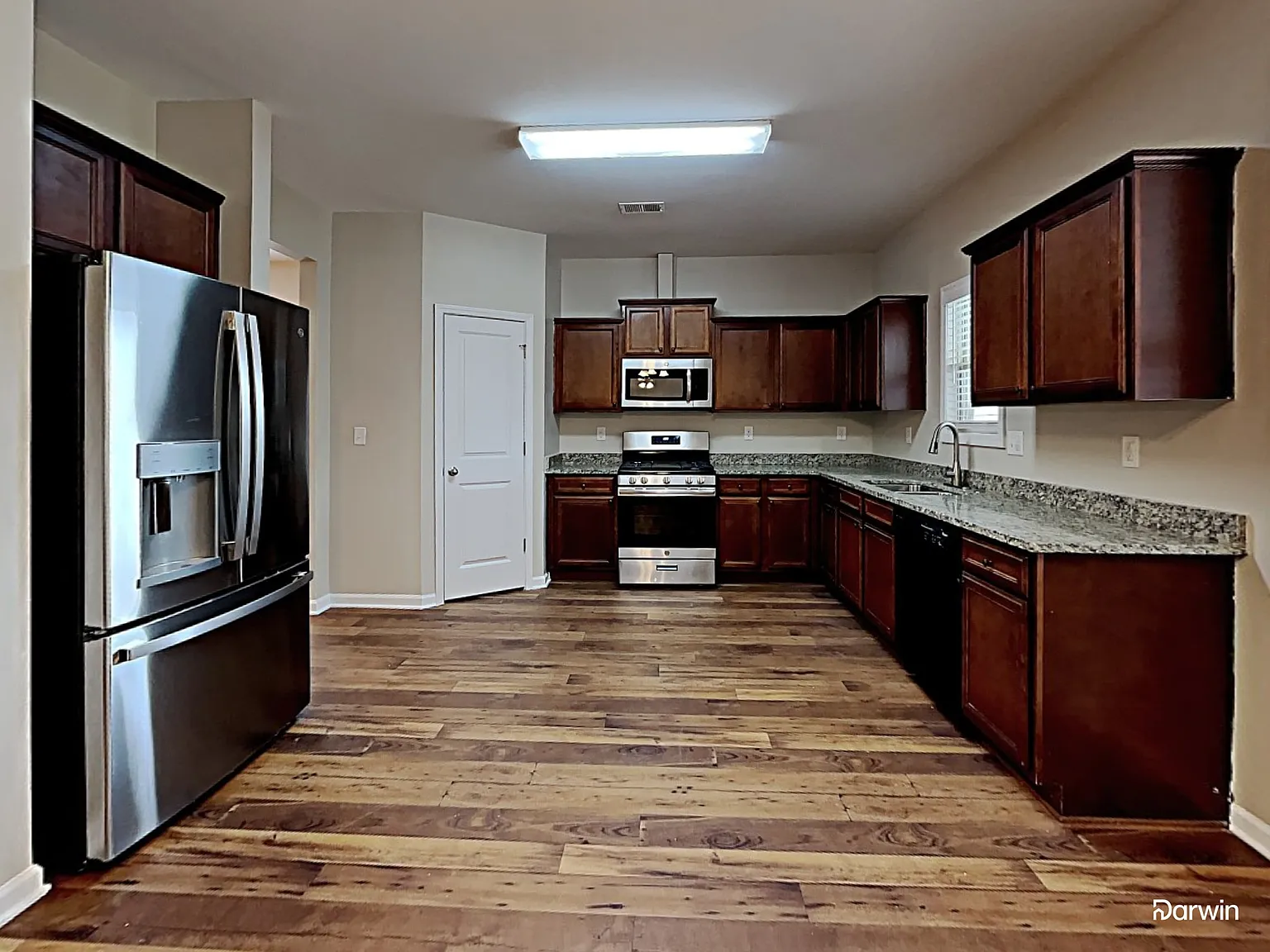 4 bed, 2.5 bath, 2298 sqft, $2,255 — Photo 4
